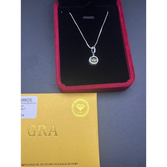 0.8ct Green Moissanite Halo Pendant Necklace - Picture 2 of 2